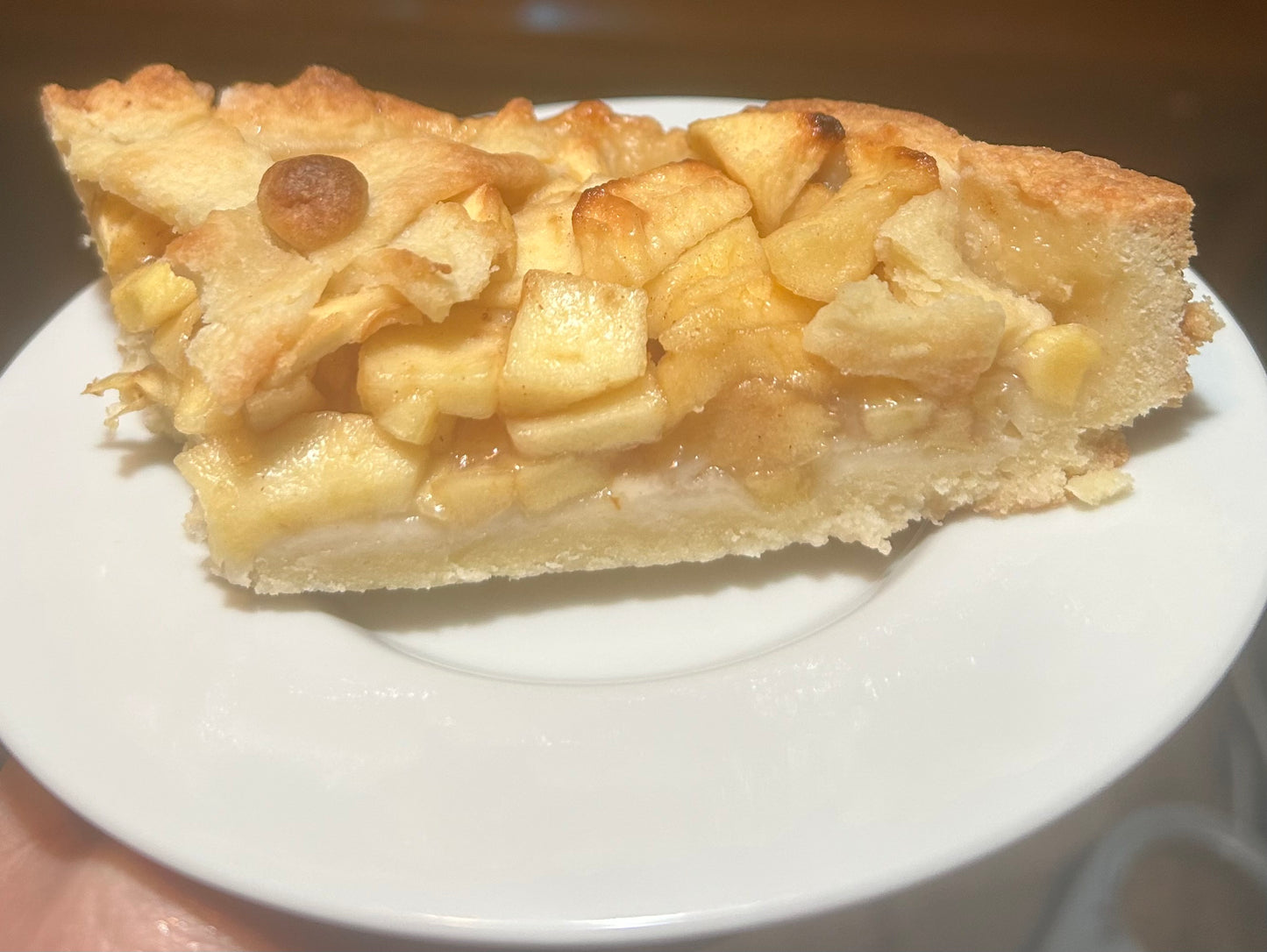 Classic homemade apple pie with fresh apples and cinnamon